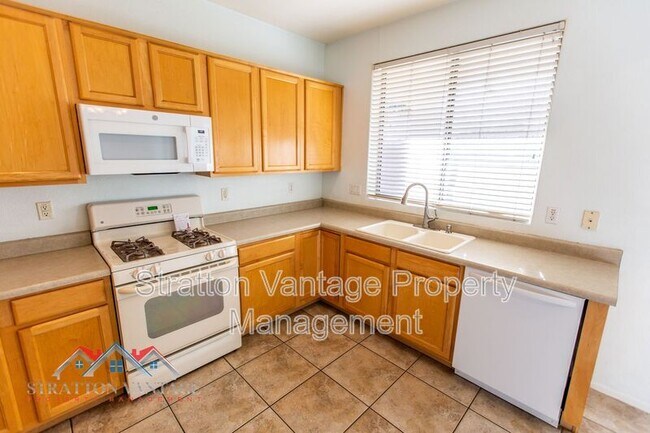 Building Photo - 906 S Roca St