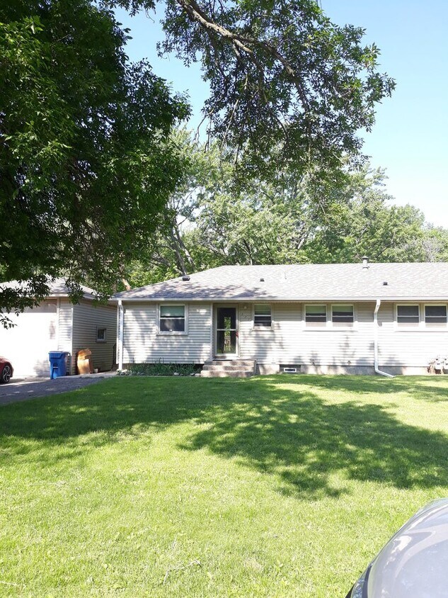 Primary Photo - 221-227 Edgewood Ave N