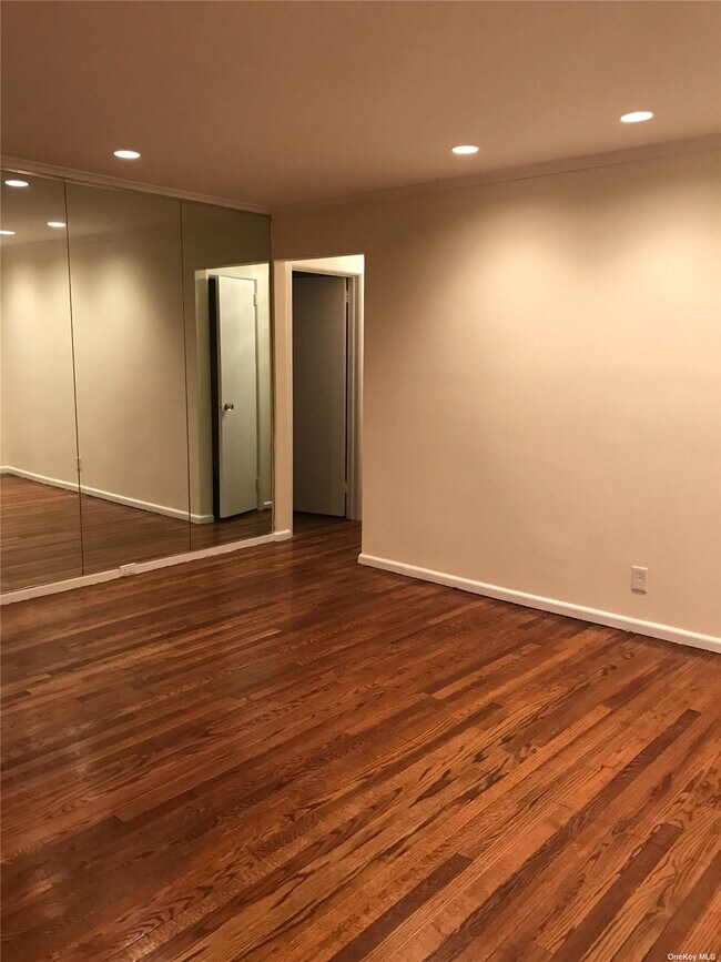 Building Photo - 760 W Gate