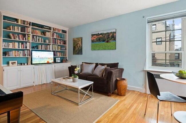Building Photo - 343 Tappan St