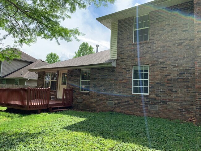 Building Photo - 1042 S Elder Ave
