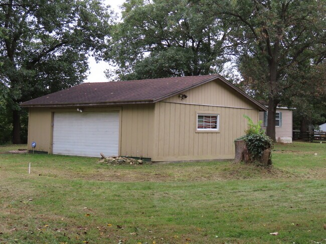 Building Photo - 2968 N 2659th Rd