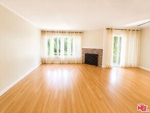 Building Photo - 5870 Green Valley Cir