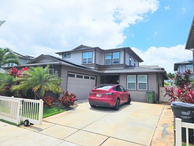 Building Photo - Coral Ridge 4 bedroom, 3 full bathroom, 2 ...