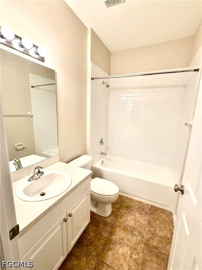 Building Photo - 1466 Argyle Dr