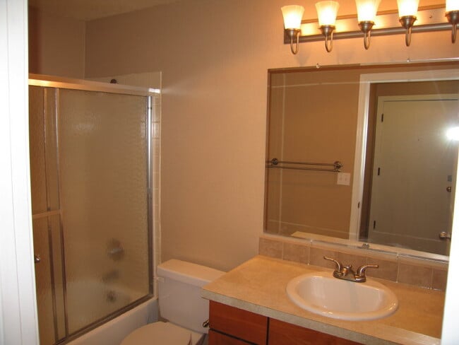 Building Photo - Heatherstone Park Apartments