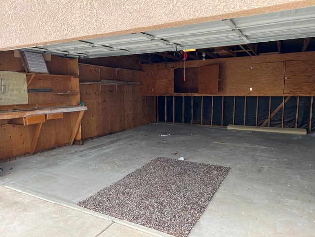 Garage - 2540 Palisades Dr