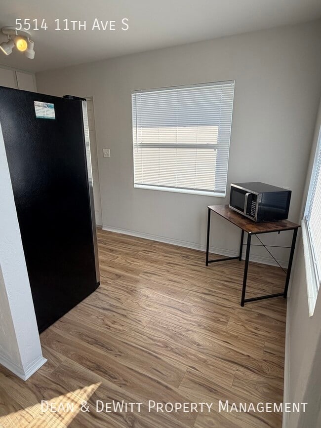 Building Photo - 5514 11th Ave S