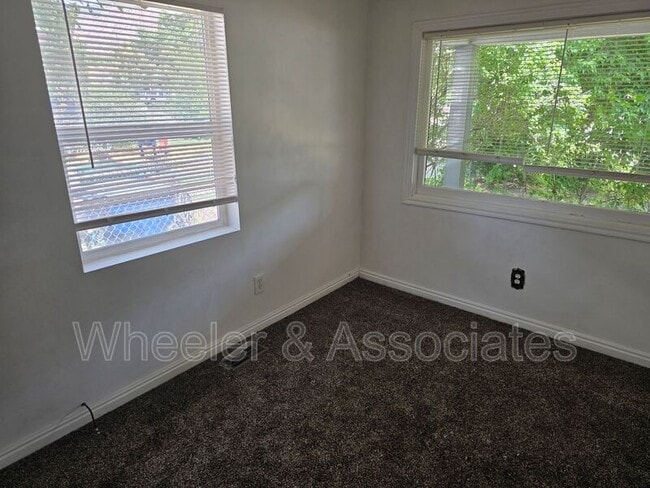 Foto del edificio - 824 Canyon Rd