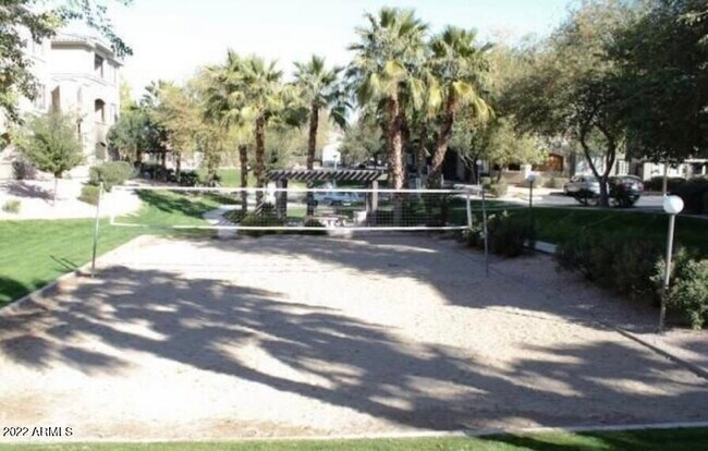 Foto del edificio - 5345 E Van Buren St