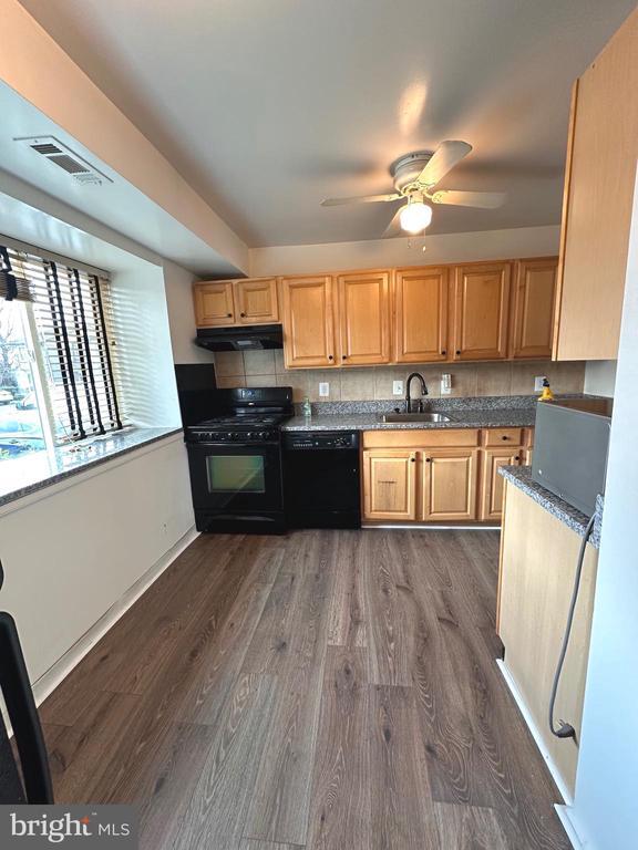 Foto del edificio - 2328 Sun Valley Cir