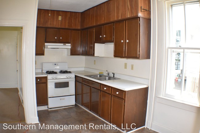 Building Photo - 2 br, 1 bath House - 8 Water Street 1st Floor