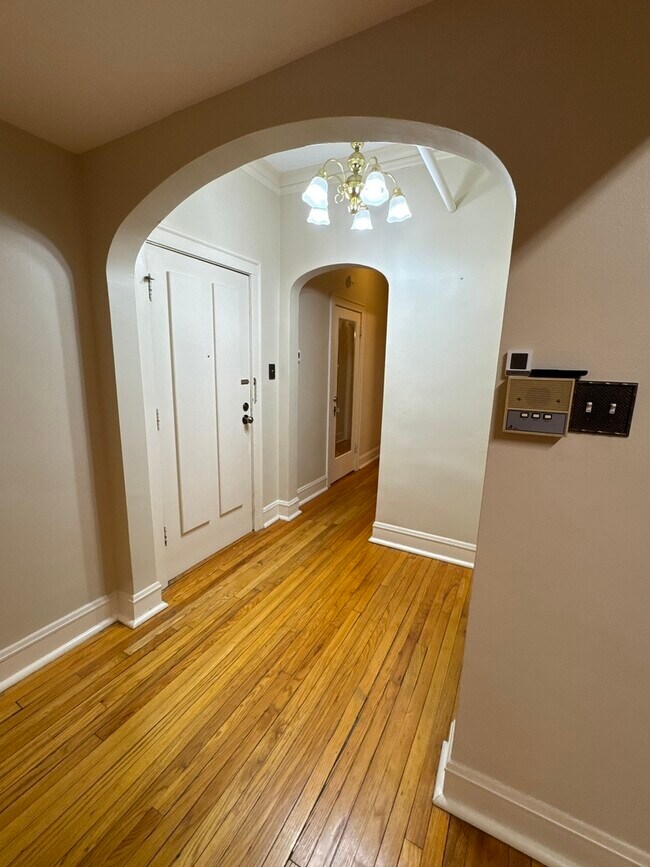 Foto del edificio - 7450 N Claremont Ave