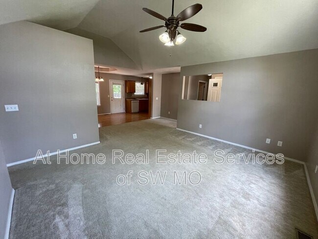 Foto del edificio - 207 N Carlisle Dr