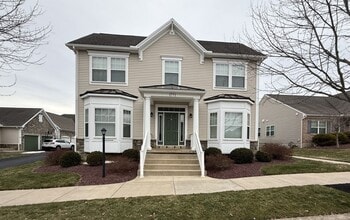 Building Photo - 1771 Woodledge Dr