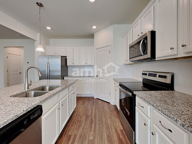 Building Photo - 7045 Creeksong Dr