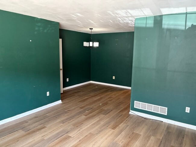 dining area - 203 Rock St
