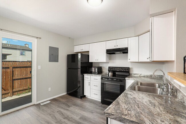 Foto del edificio - 7646 Lexington Manor Dr