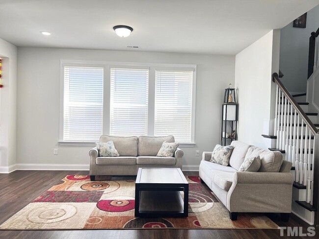 Building Photo - End Unit Luxary Townhome for Rent Apex