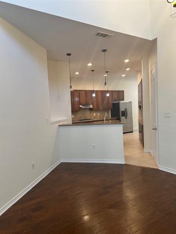 Building Photo - 2202 Shady Vista