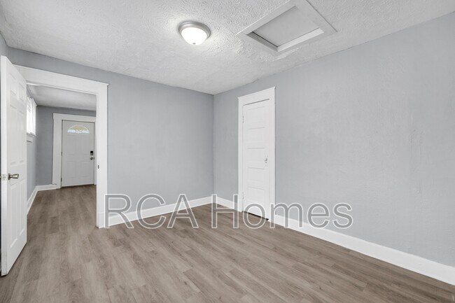 Building Photo - 1358 N Gale St