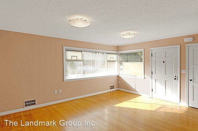 Building Photo - 4910 Evanston Ave N