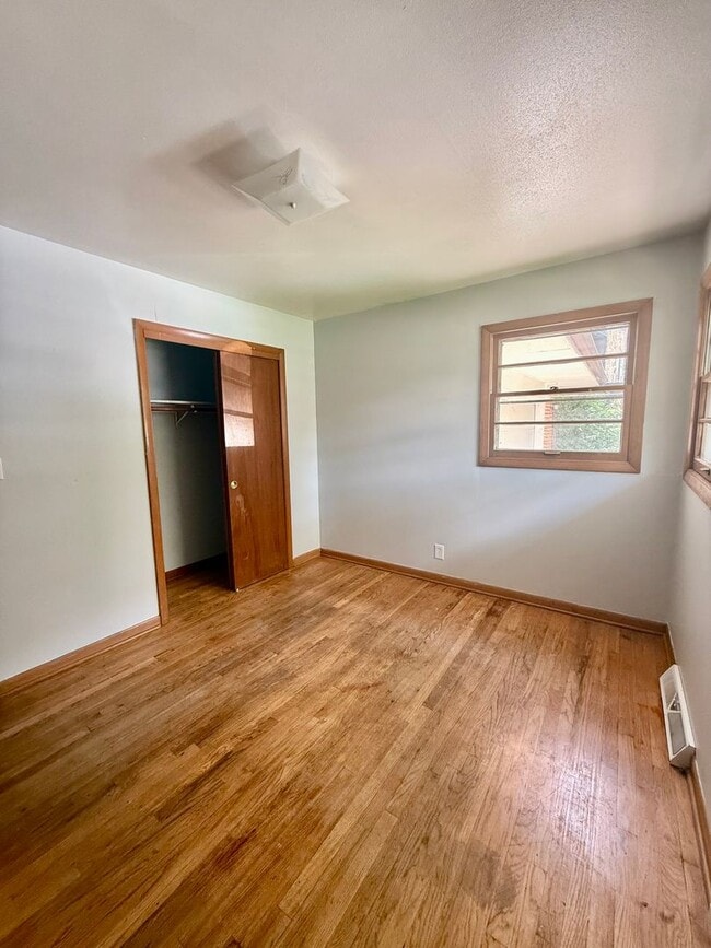Building Photo - 209 Flintridge Dr