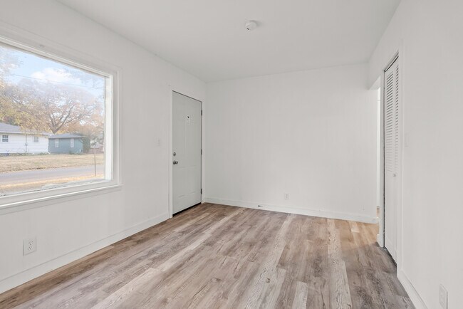 Building Photo - 700 Hartman Ave