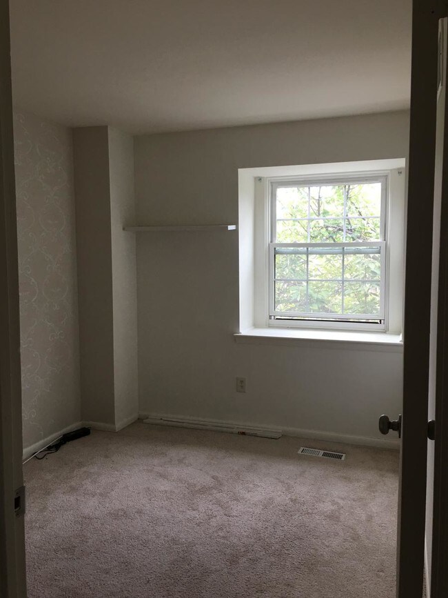 Building Photo - 4 Alanbrooke Ct