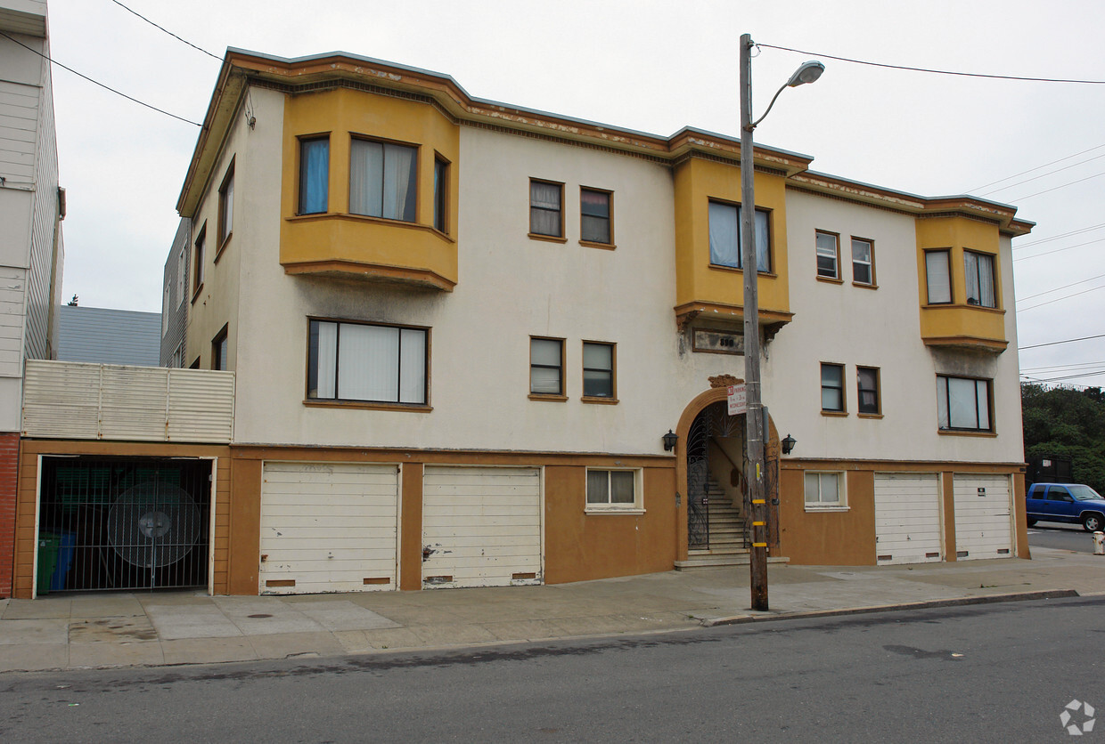 Building Photo - 890 47th Ave