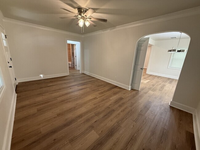 Foto del edificio - 3739 Rhea Ave