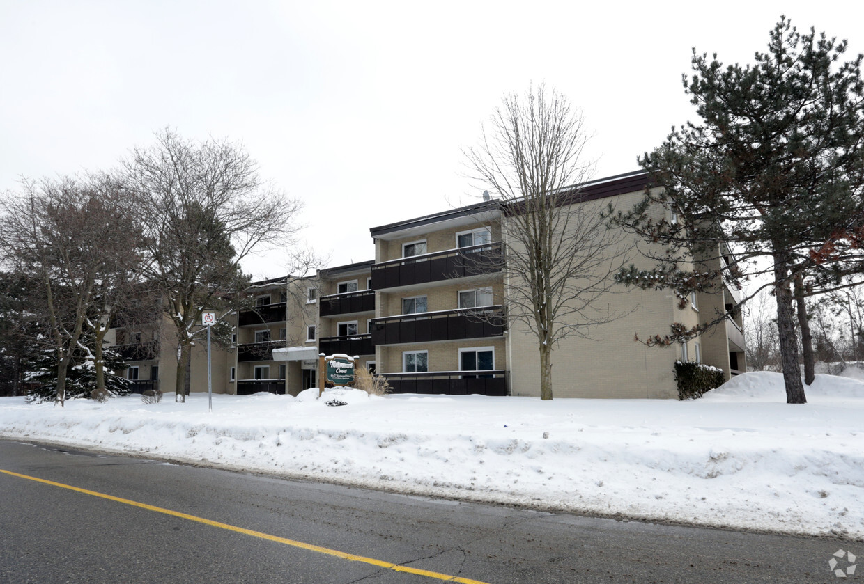 Photo du bâtiment - Westmont Court