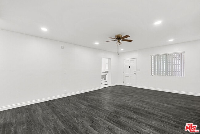 Building Photo - 1170 N Bronson Ave