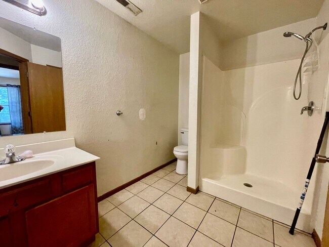 Foto del edificio - 2 Bedroom 1 bathroom Apartment in Wickliffe
