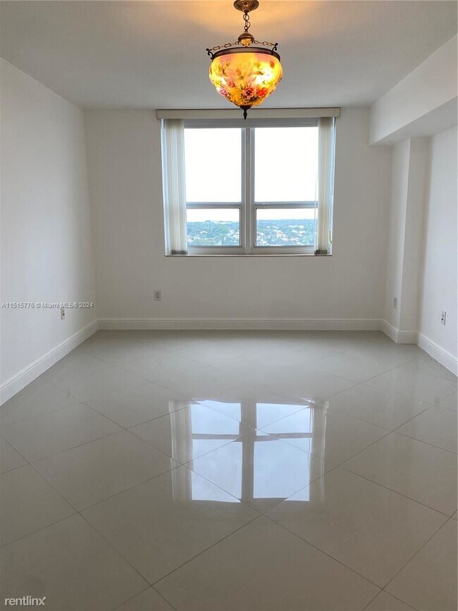 Building Photo - 3 br, 3 bath House - 3232 Coral Way Apt 1601