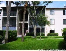 Building Photo - 204 Foxtail Dr