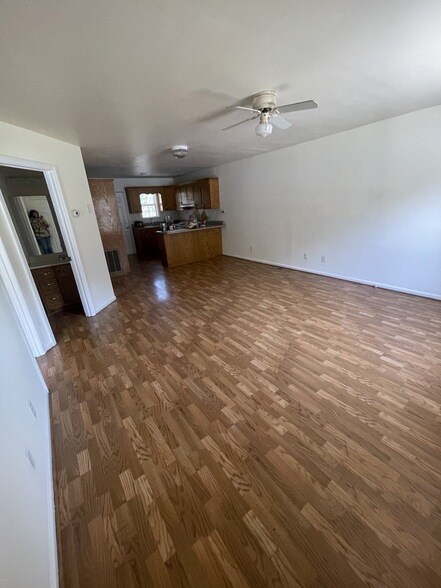 Foto del edificio - 261 Bayless St