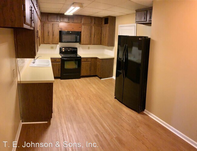 Building Photo - 2 br, 2 bath House - 2711-D11 Reynolda Road
