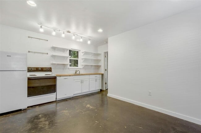 Building Photo - 4805 Brighton Rd
