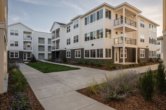 Building Photo - Seasons at Meridian Apartments