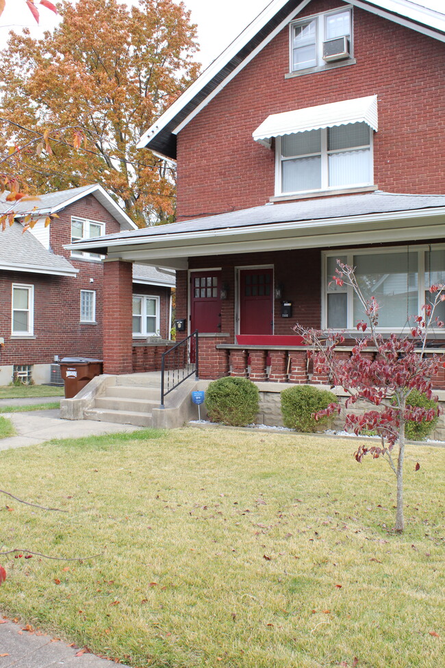 Foto del edificio - 7332 Maple Ave