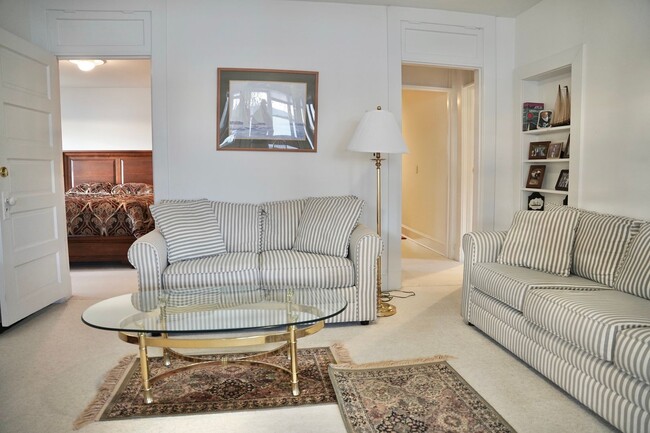 Foto del edificio - Stunning 2 BR In-Law Suite & 1 BA in Sever...