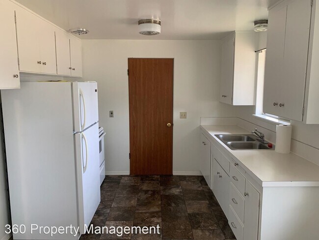 Foto del edificio - 3 br, 1 bath House - 1726 E Whidbey Avenue