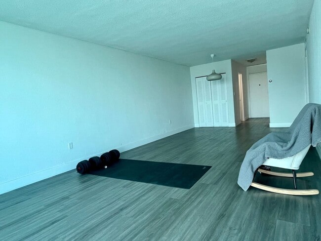 Building Photo - 1 Bed/1.5 Bath Condo in Miami