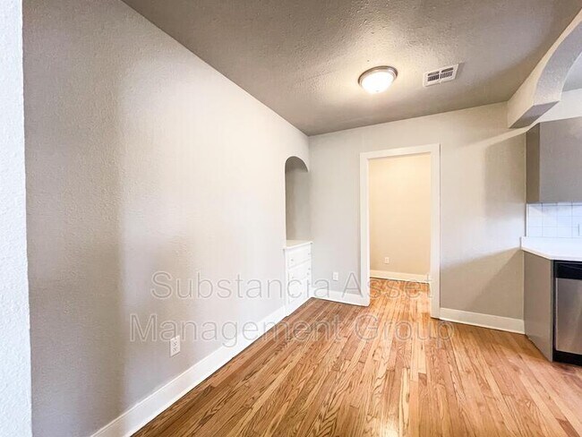 Foto del edificio - 835 East Dr