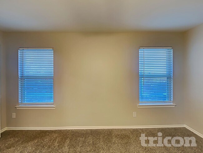 Building Photo - 1002 Meadow Wood Ln