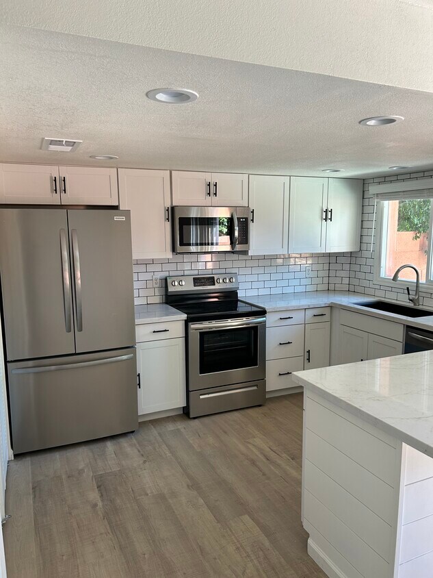 Primary Photo - 3878 N 30th St