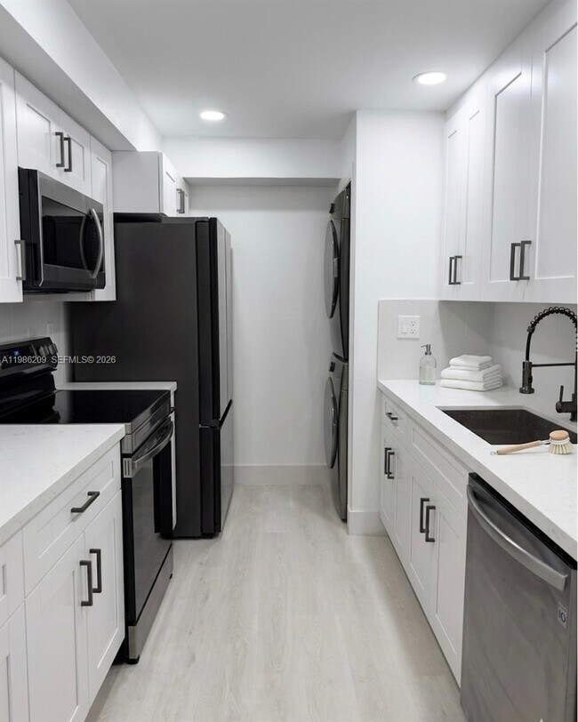 Foto del edificio - 220 Lakeview Dr