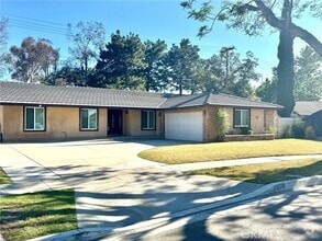 Building Photo - 2708 E Lizbeth Ave
