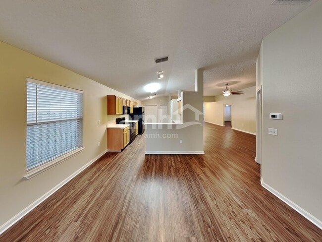 Foto del edificio - 734 Mackenzie Cir